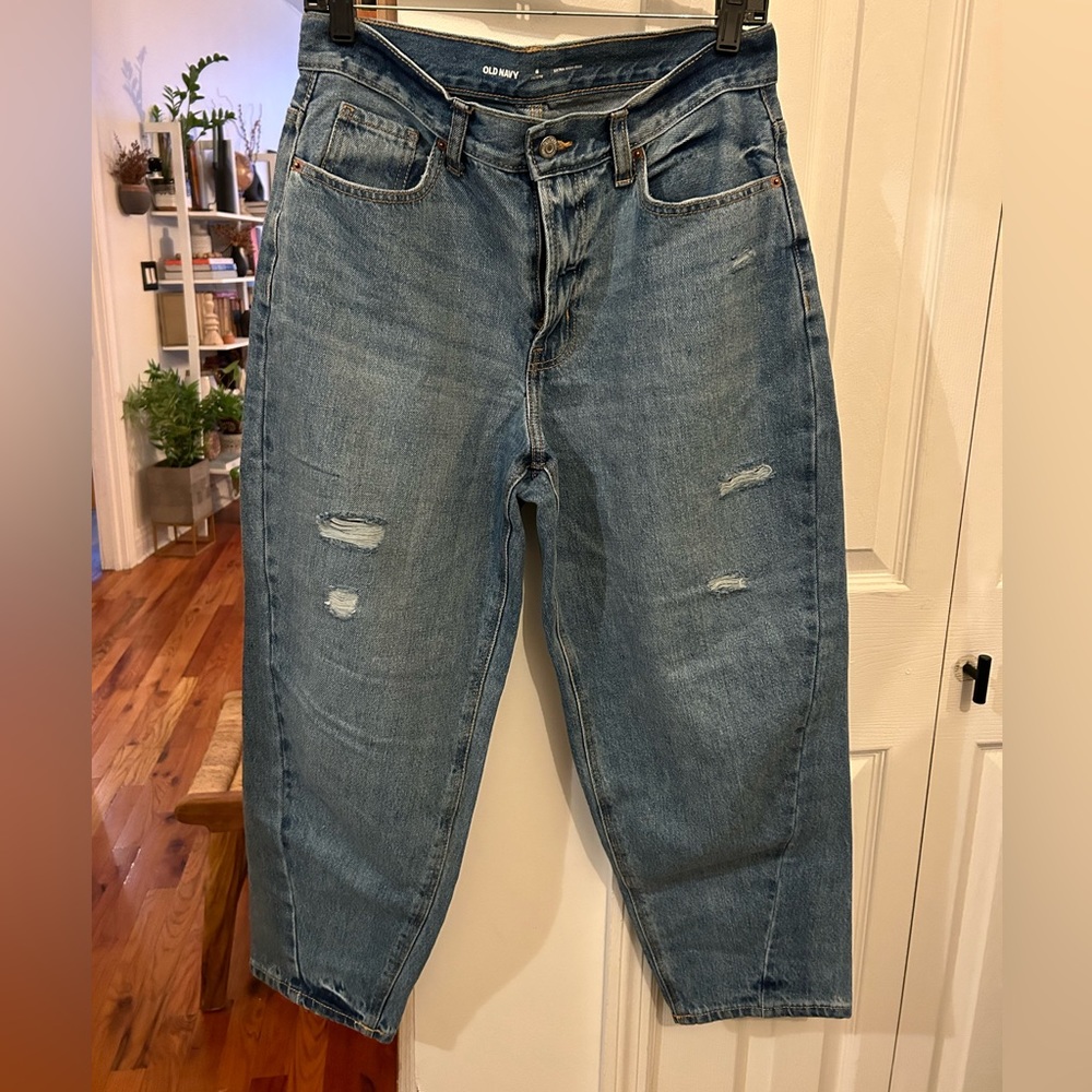 Old Navy extra high rise barrel jeans with distress size 8 petite